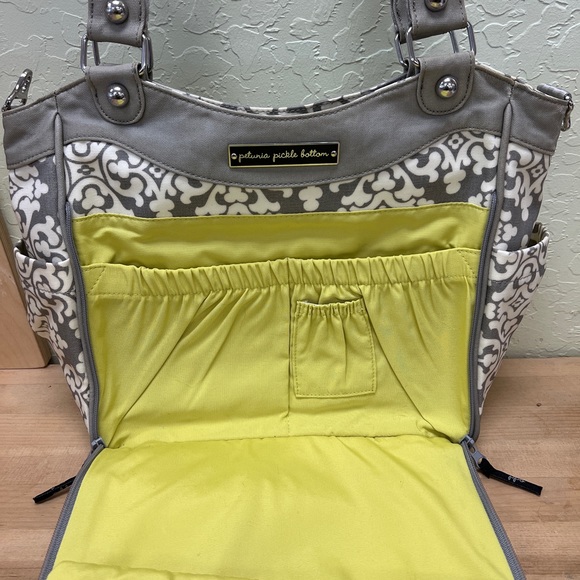 Petunia Pickle Bottom Diaper Bag Grey/White Lime Green - Picture 6 of 7